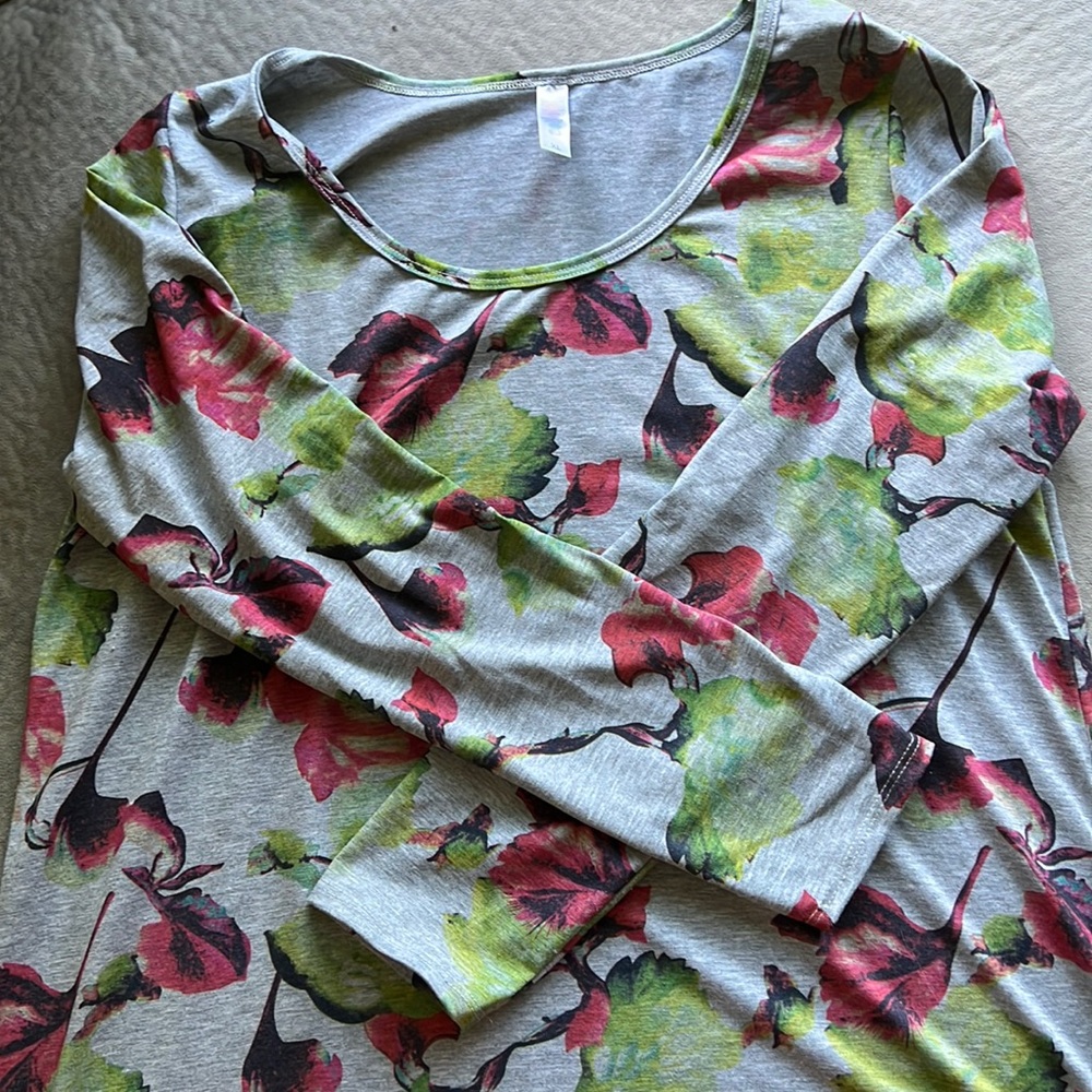 LuLaRoe Floral Shirt 🌹
